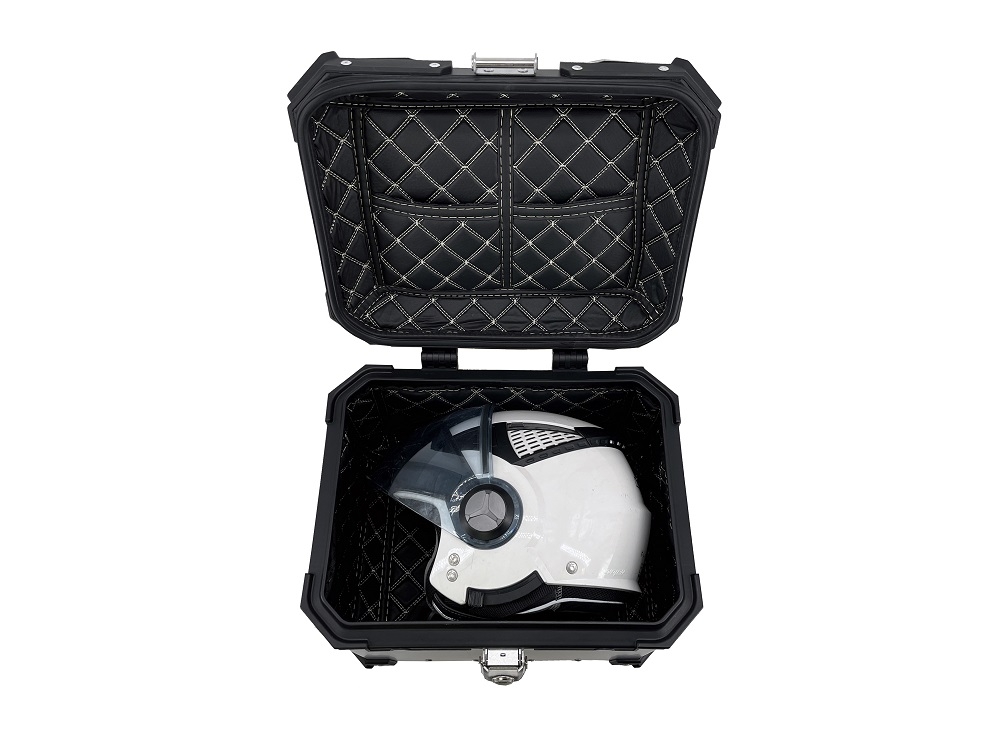 GPR TECH TOP CASE ALPI-TECH 26 LT. BLACK Top case in aluminum, black color with universal plate included Capacity 26 LT.