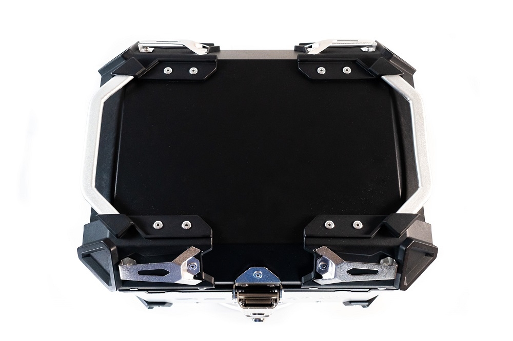 GPR TECH TOP CASE ALPI-TECH 55 LT SILVER Top case in aluminum,including soft backrest, silver color with universal plate  Capacity 55 LT.