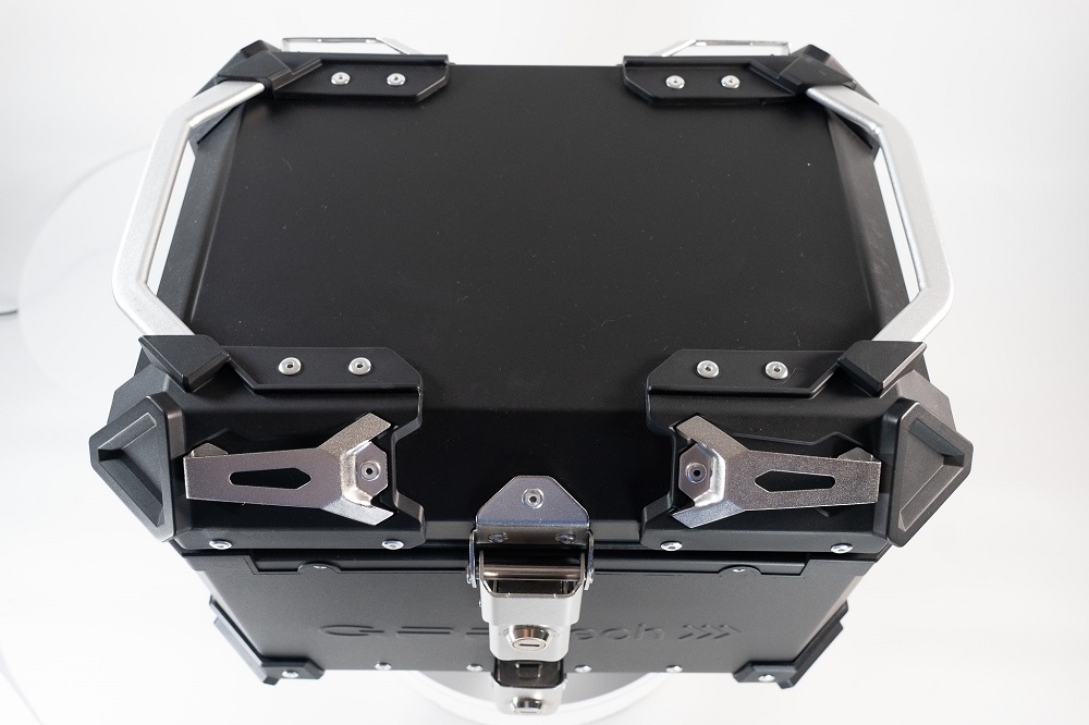 GPR TECH TOP CASE ALPI-TECH 55 LT BLACK Top case in aluminum,including soft backrest, black color with universal plate  Capacity 55 LT.