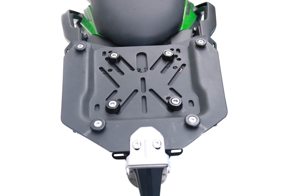 GPR TECH compatible with  Kawasaki Versys 650 2021/2022 e5 GPR TECH Top case in aluminum, black color with specific plate included Capacity 45 LT.