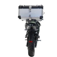 GPR TECH compatible with  Kawasaki Versys 650 2023/2024 e5 plus GPR TECH Top case in aluminum, silver color with specific plate included Capacity 35 LT.