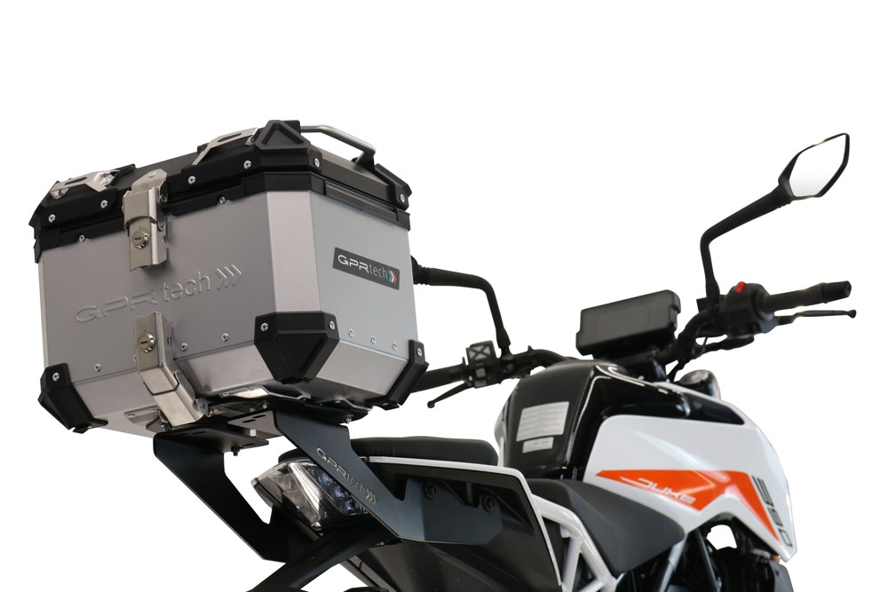 Top case GPR TECH compatible with  Ktm Duke 125 2021/2023 e5 GPR TECH Top case in aluminum, silver color, including roof rack and specific plate Capacity 45 LT.