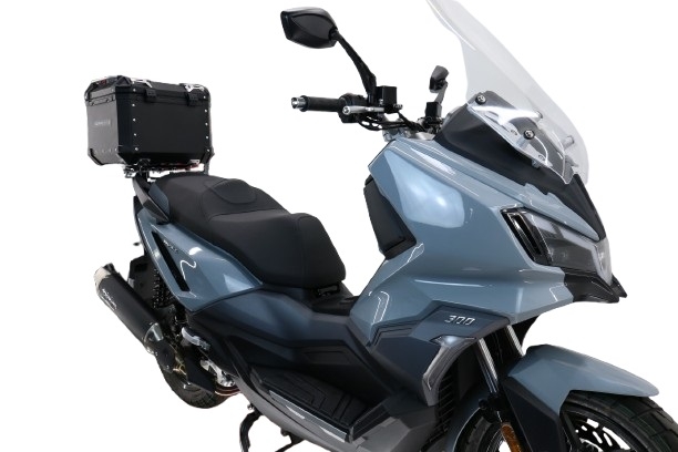Top case GPR TECH compatible with  Bmw G 310 Gs 2017/2021 e4 GPR TECH Top case in aluminum, black color with specific plate included Capacity 35 LT.