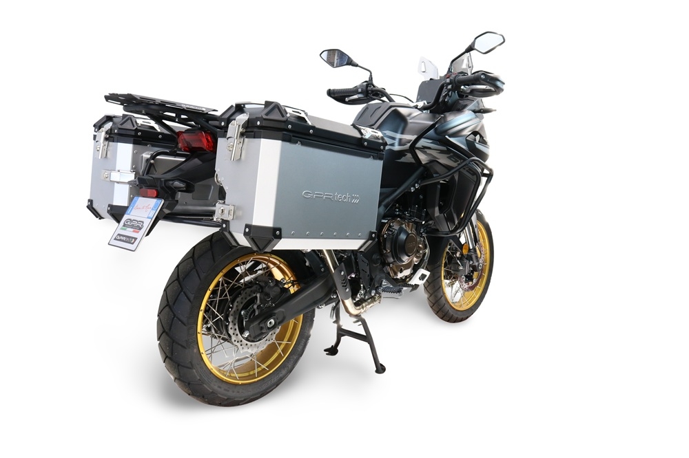 GPR TECH compatible with  Voge 625DSX 2024/2026 e5 GPR TECH Pair of side cases aluminum made with contoured right side, silver color with specific pannier holder Capacity 38 LT. + 32 LT.